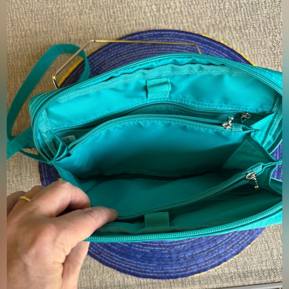 Baggallini Crossbody/Belt Bag in Teal NWOT - Picture 4 of 16